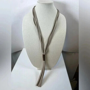 💚 Like new - Grey faux suede lariat style necklace - copper/rose gold coloure